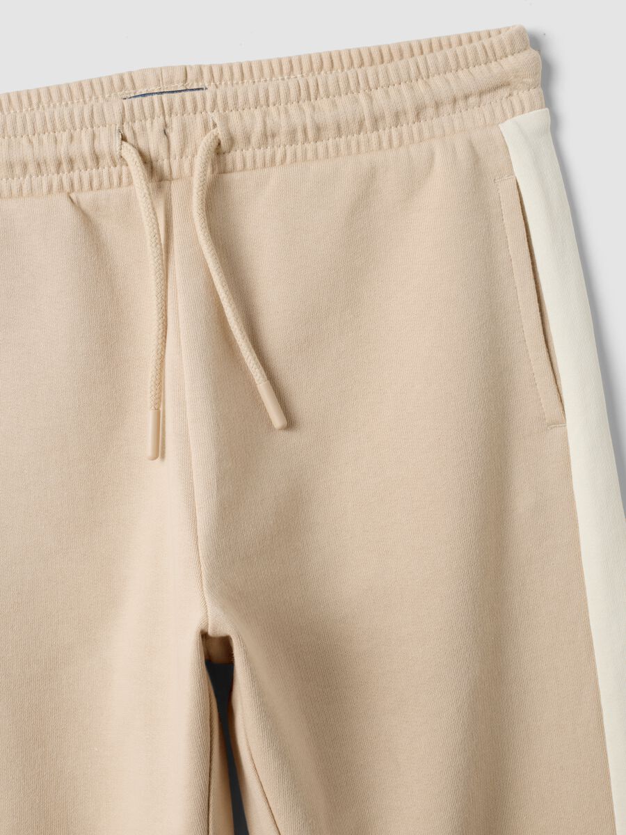 Beige pure cotton jogger trousers with side stripes for boys_5