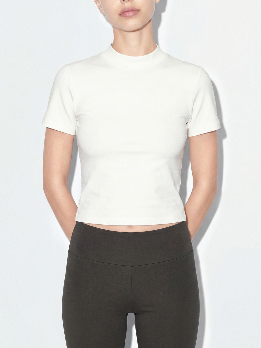 White fitted stretch-cotton T-shirt with high neck_3