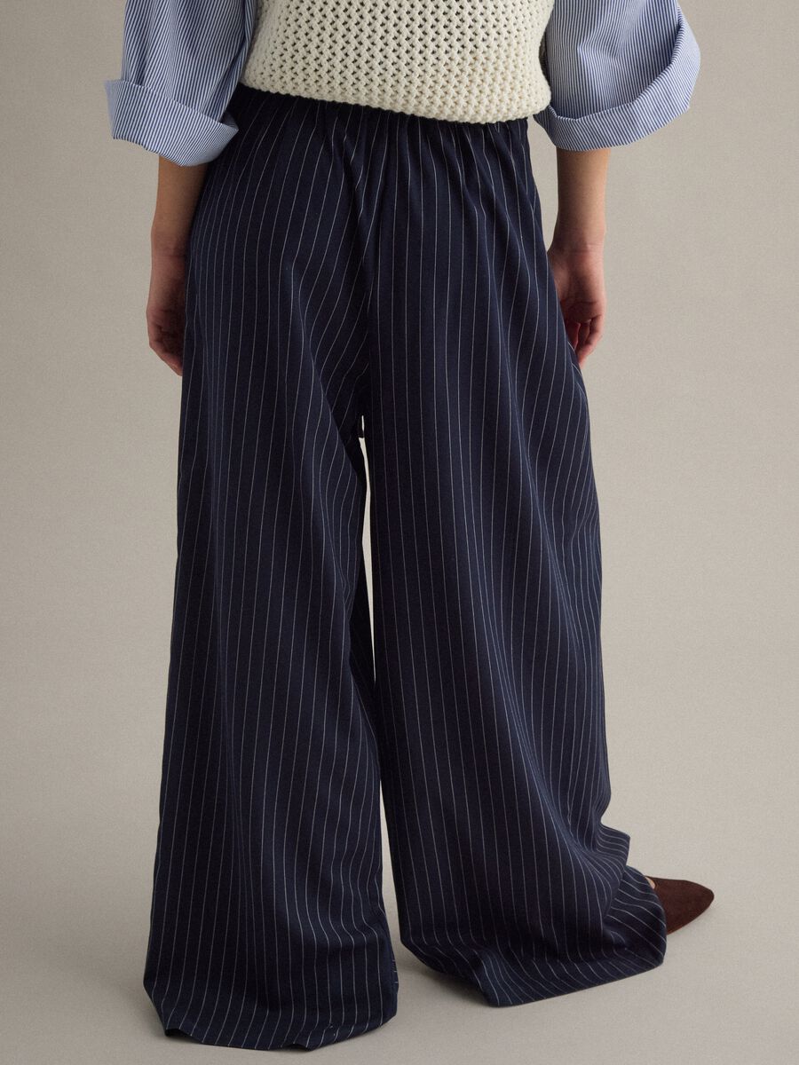 &Pi;&alpha;&nu;&tau;&epsilon;&lambda;ό&nu;&iota; &kappa;&alpha;&mu;&pi;ά&nu;&alpha; &mu;&epsilon; &pi;&omicron;&lambda;ύ&chi;&rho;&omega;&mu;&epsilon;&sigmaf; &rho;ί&gamma;&epsilon;&sigmaf; &sigma;&epsilon; &mu;ί&gamma;&mu;&alpha; &beta;&iota;&sigma;&kappa;ό&zeta;&eta;&sigmaf;_3