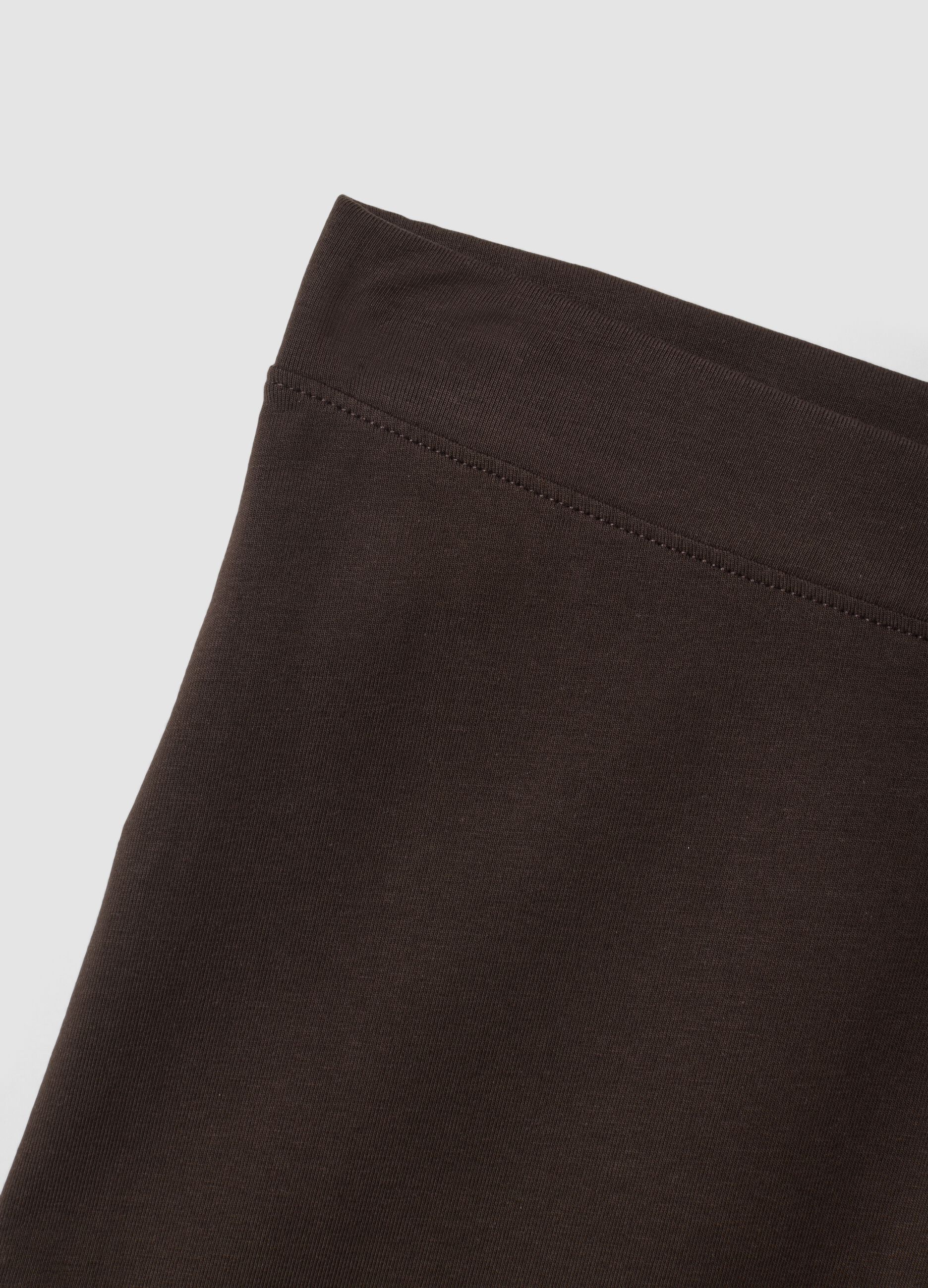 Leggings castanhas &agrave; boca de sino em algod&atilde;o el&aacute;stico