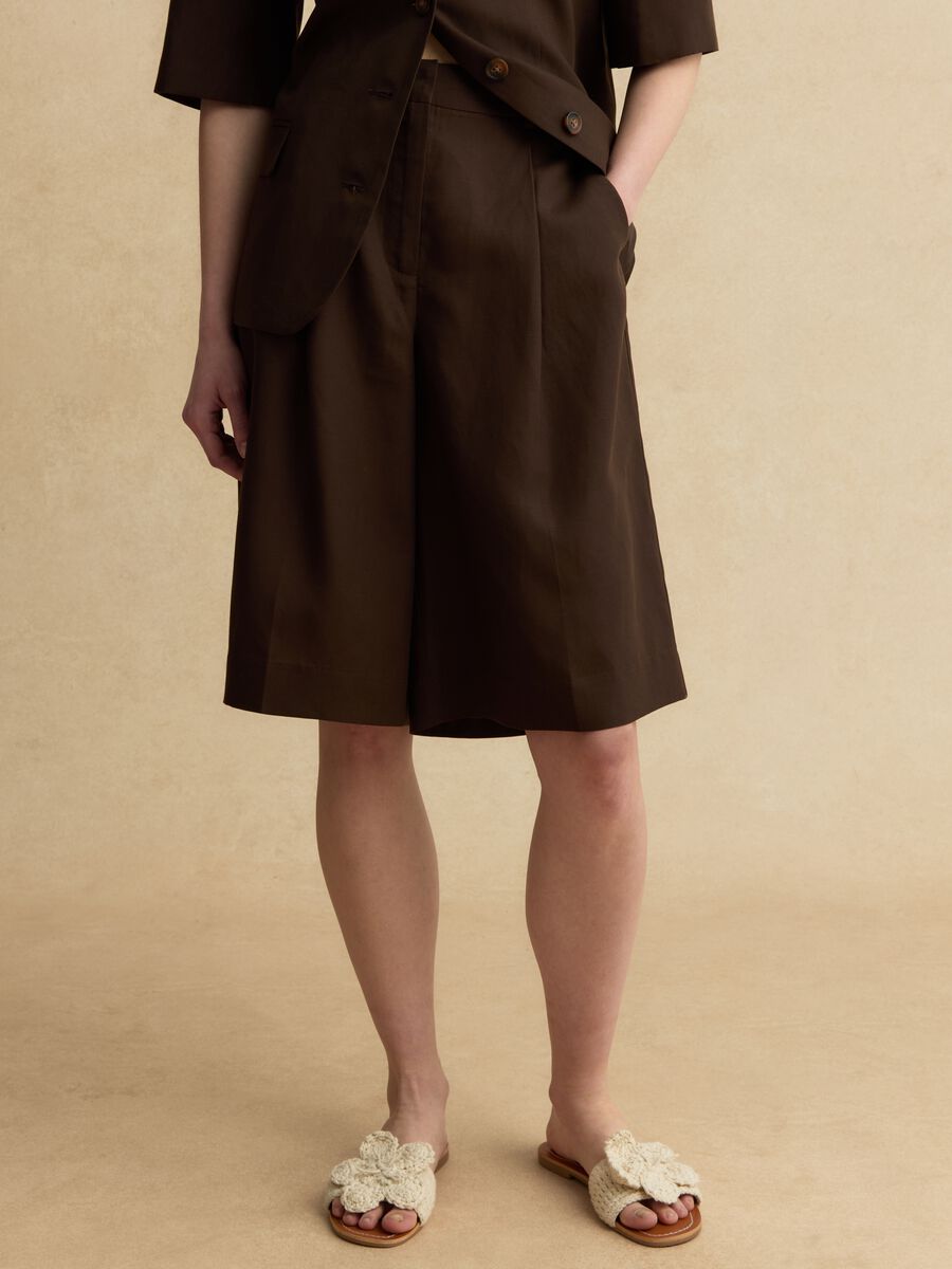 Braune Shorts im Regular Fit aus Lyocell- und Leinenmischung_1