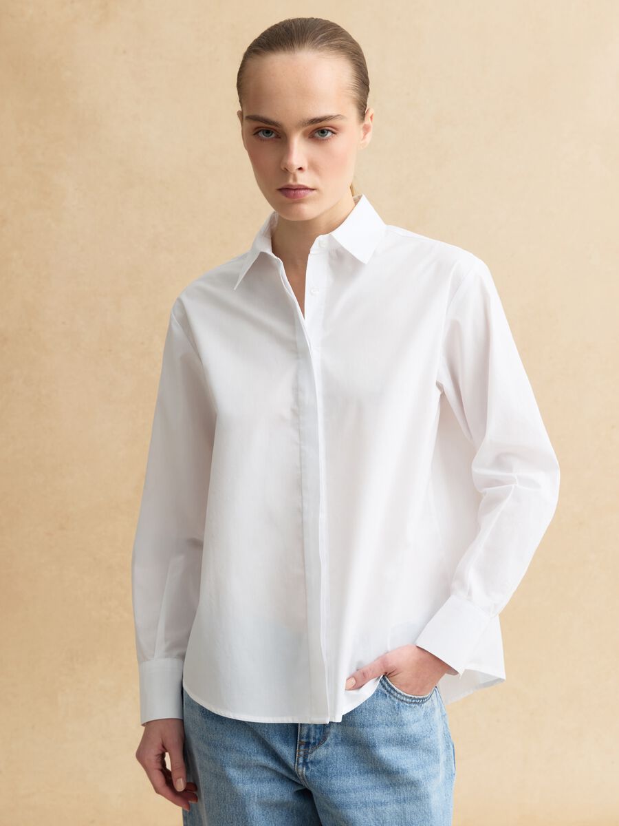 White pure cotton regular fit shirt with classic collar and buttons_1