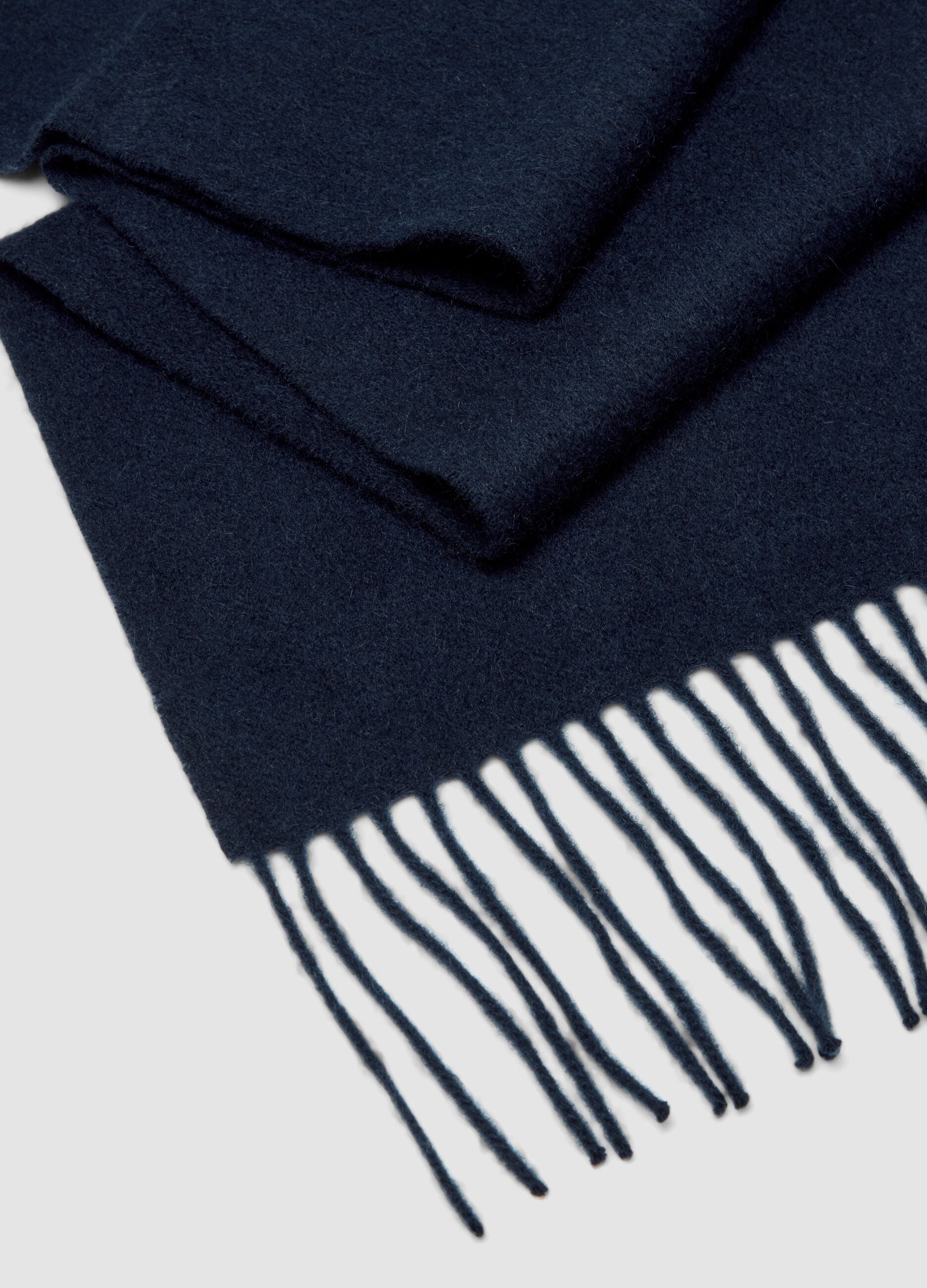 Sciarpa blu in puro cashmere con frange