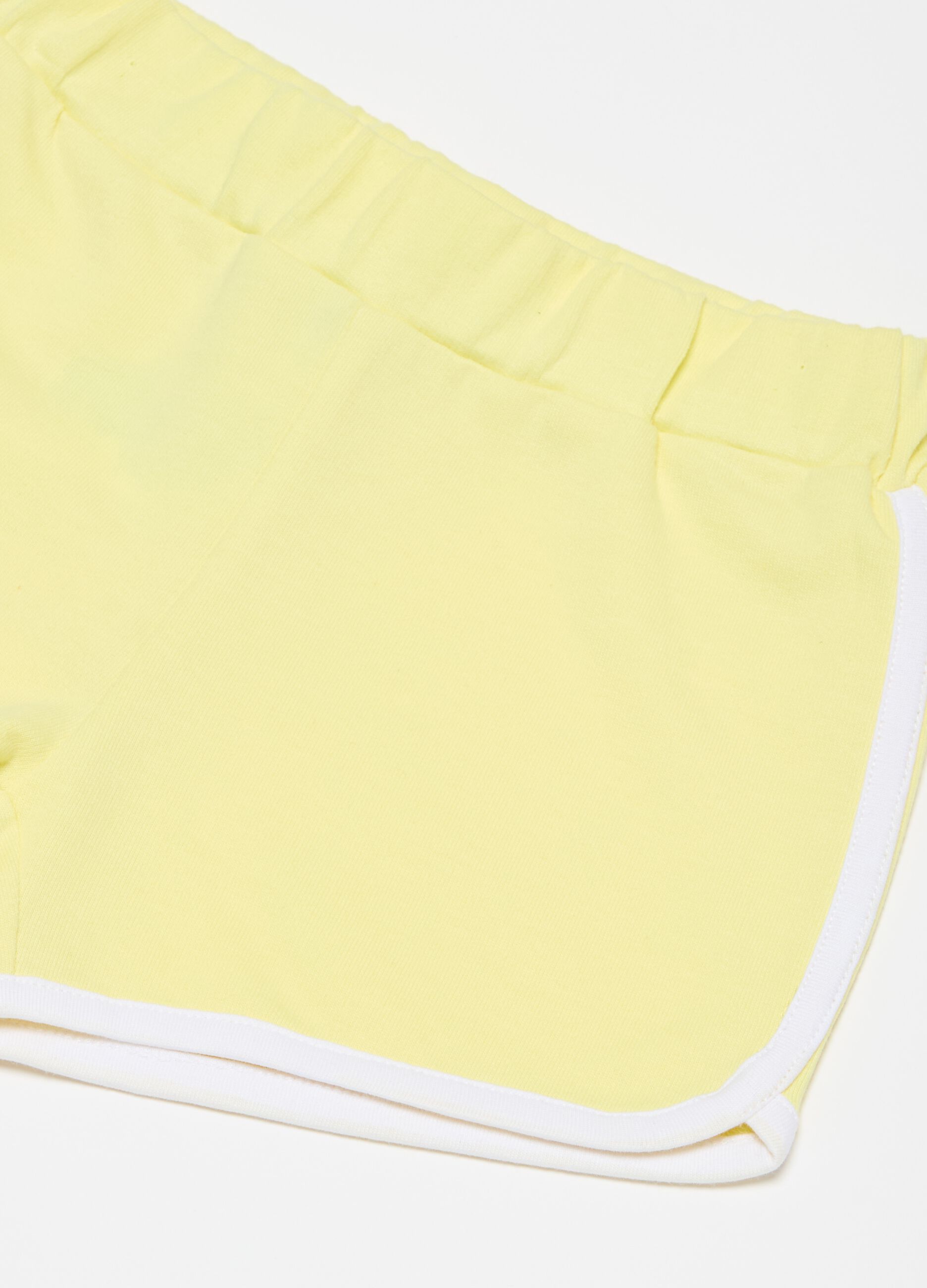 Plush shorts with contrasting colour trims