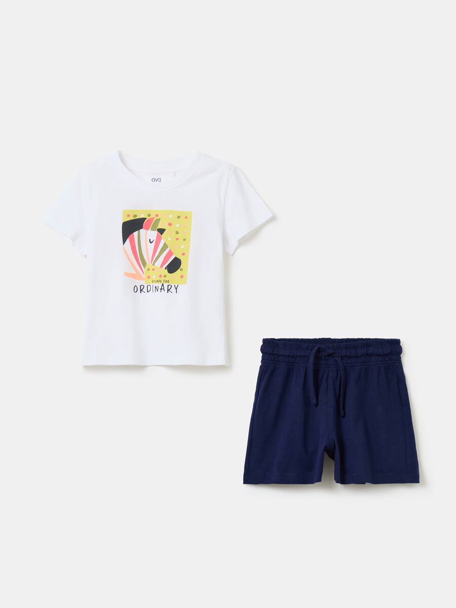 Conjunto camiseta con estampado animal print y shorts_0