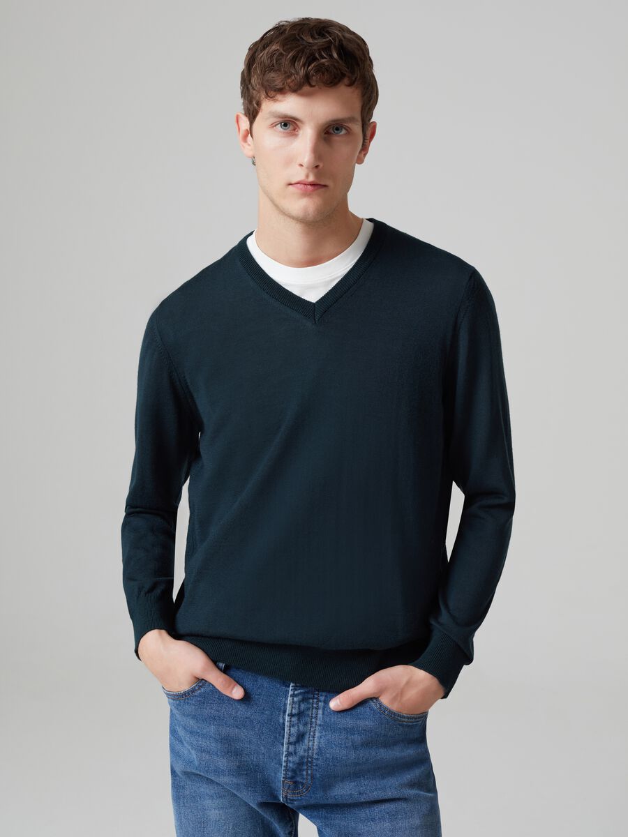Merino wool pullover with V neck_0