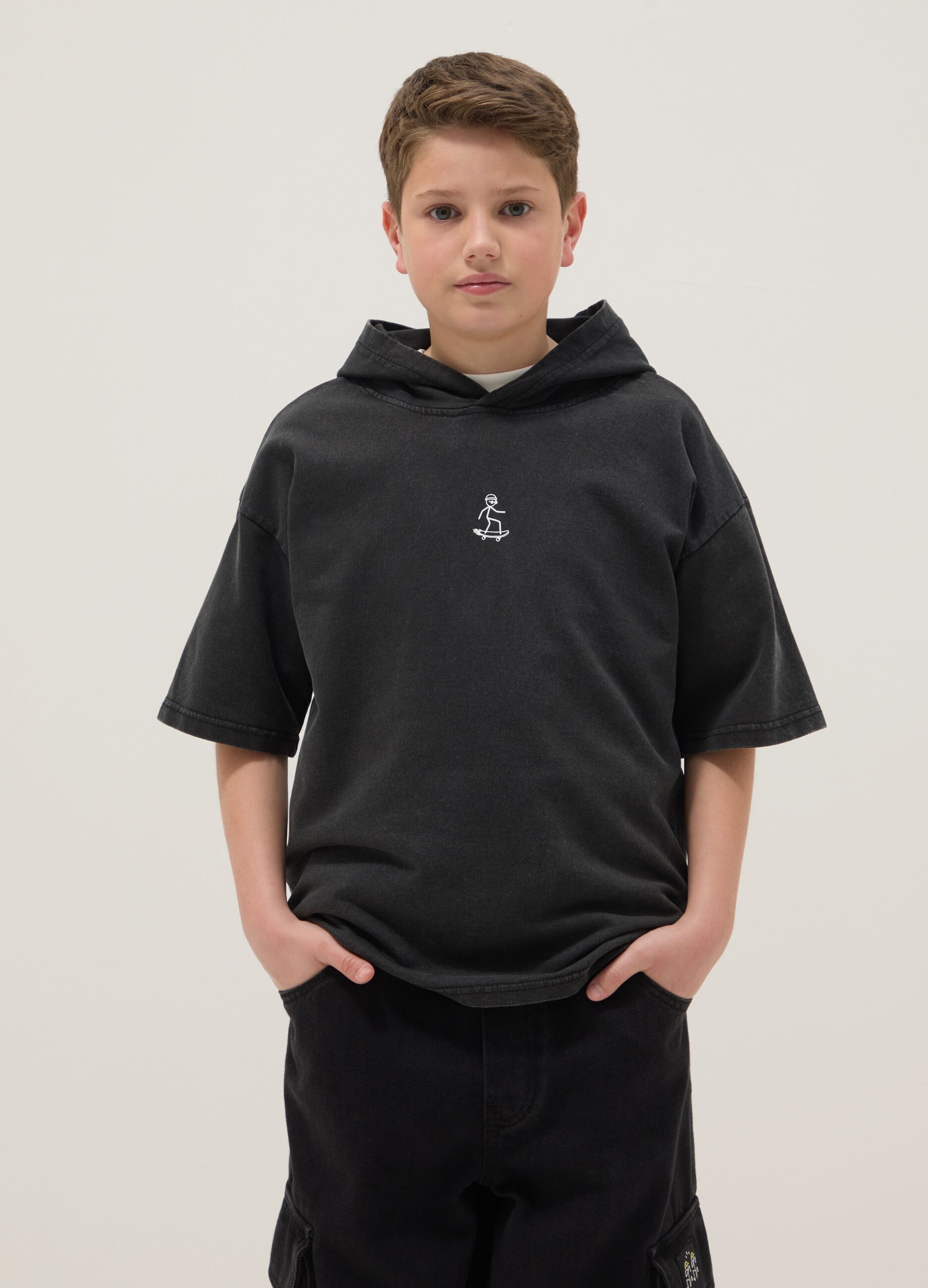Boys' oversized black pure cotton t-shirt with hood