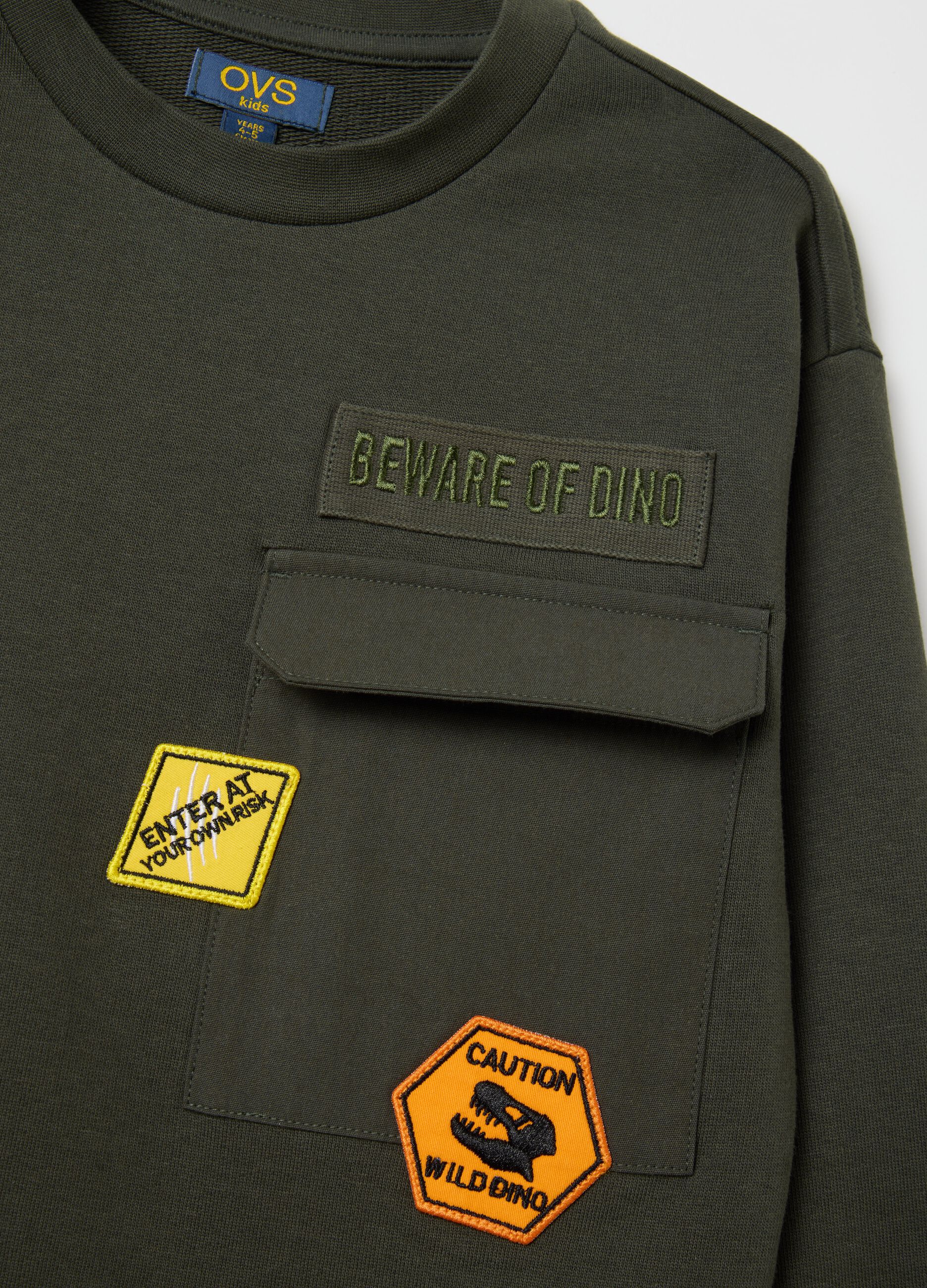 Green sweatshirt in French terry with pocket and patch