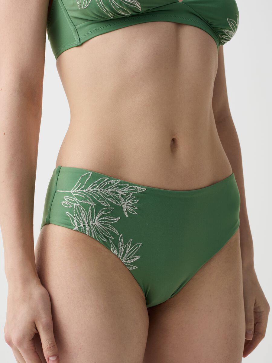 Braguita bikini de cintura alta con bordado hojas_1