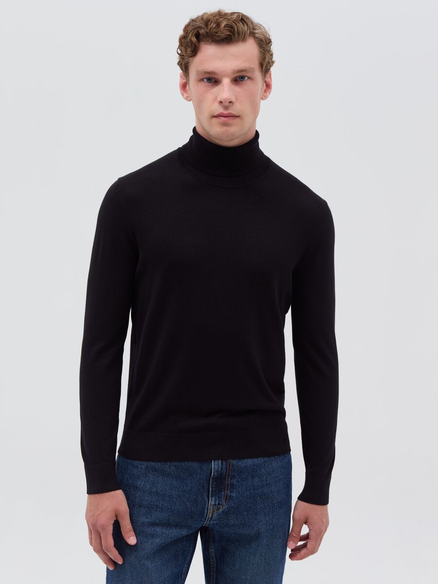 Pullover with high neck_0