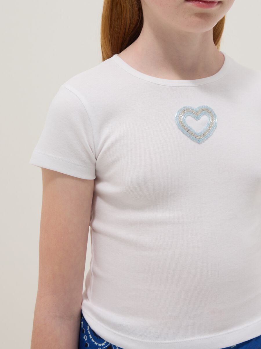 White short-sleeve pure cotton T-shirt with decorative heart_2