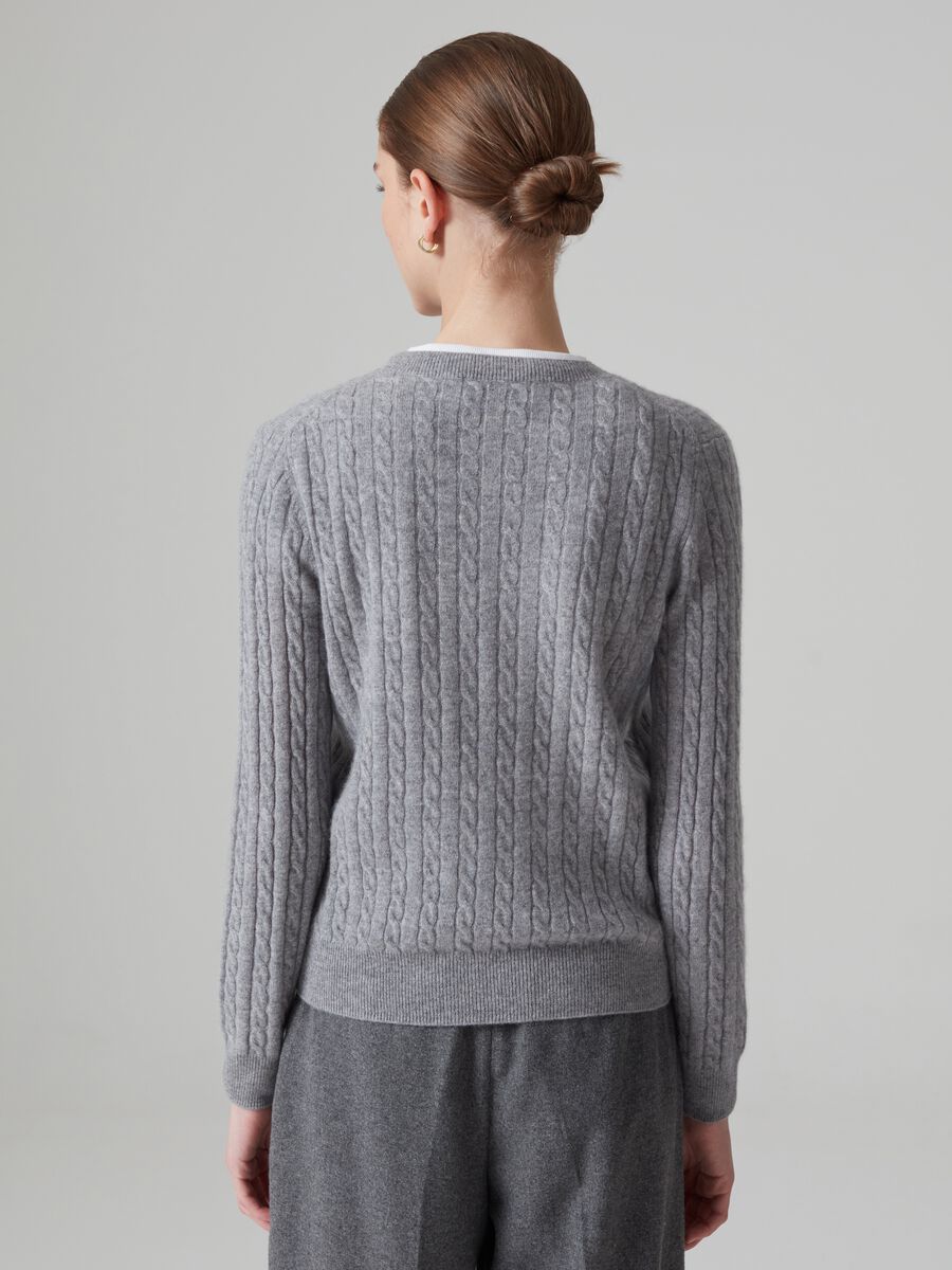 Cashmere pullover with cable-knit design_2