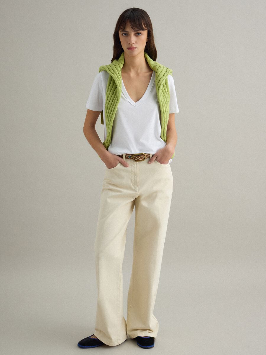 &Lambda;&epsilon;&upsilon;&kappa;ό t-shirt &alpha;&pi;ό &kappa;&alpha;&theta;&alpha;&rho;ό &beta;&alpha;&mu;&beta;ά&kappa;&iota; &kappa;&alpha;&nu;&omicron;&nu;&iota;&kappa;ή &epsilon;&phi;&alpha;&rho;&mu;&omicron;&gamma;ή &beta;&alpha;&theta;ύ V_2