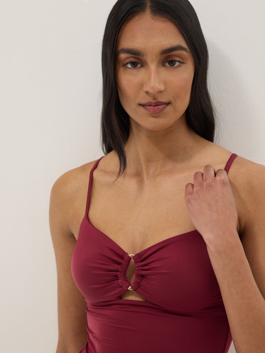 Maillot de bain une pi&egrave;ce rouge en tissu stretch avec bretelles_3