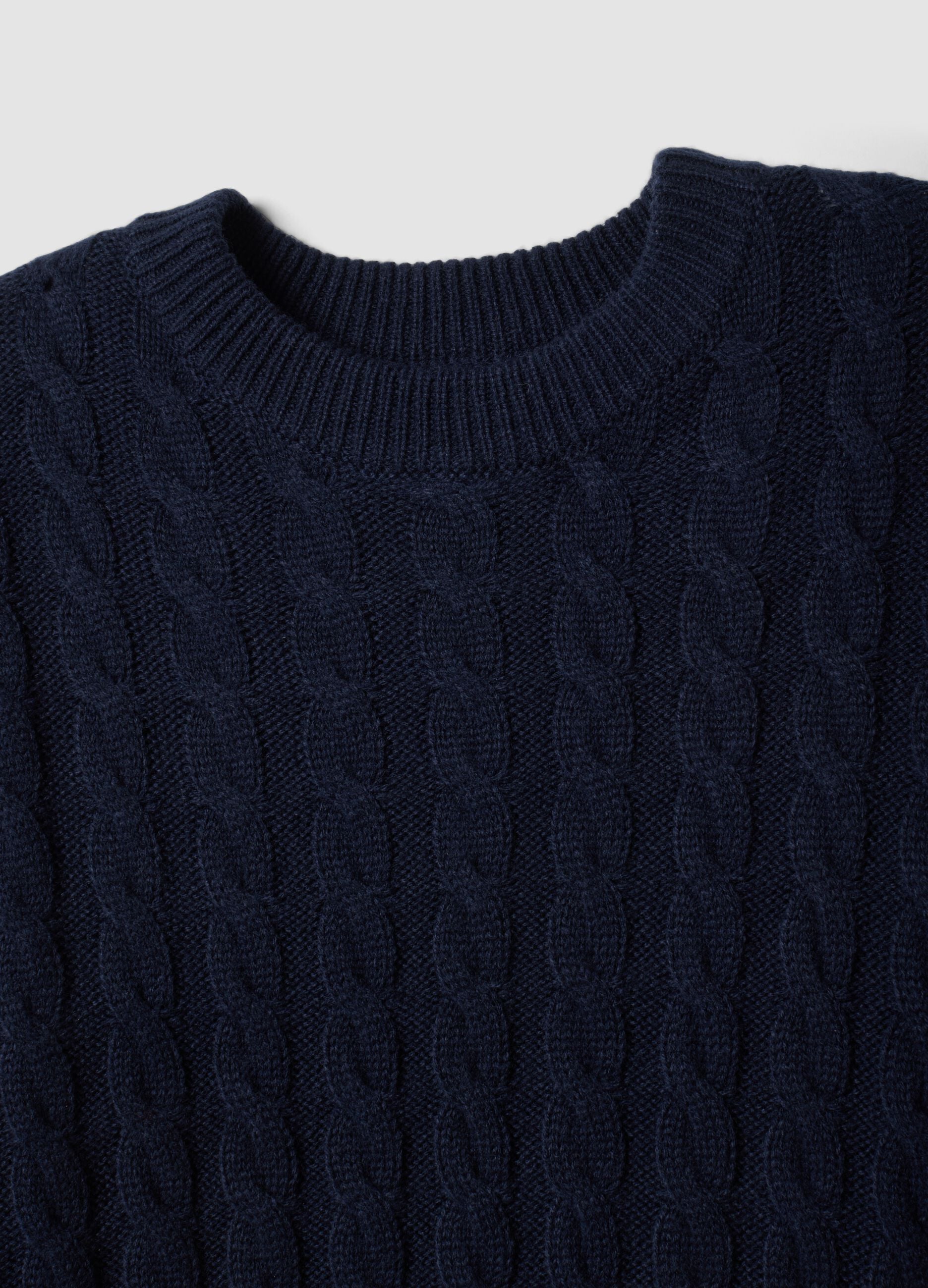 Maglia blu in misto lana a trecce con girocollo over fit