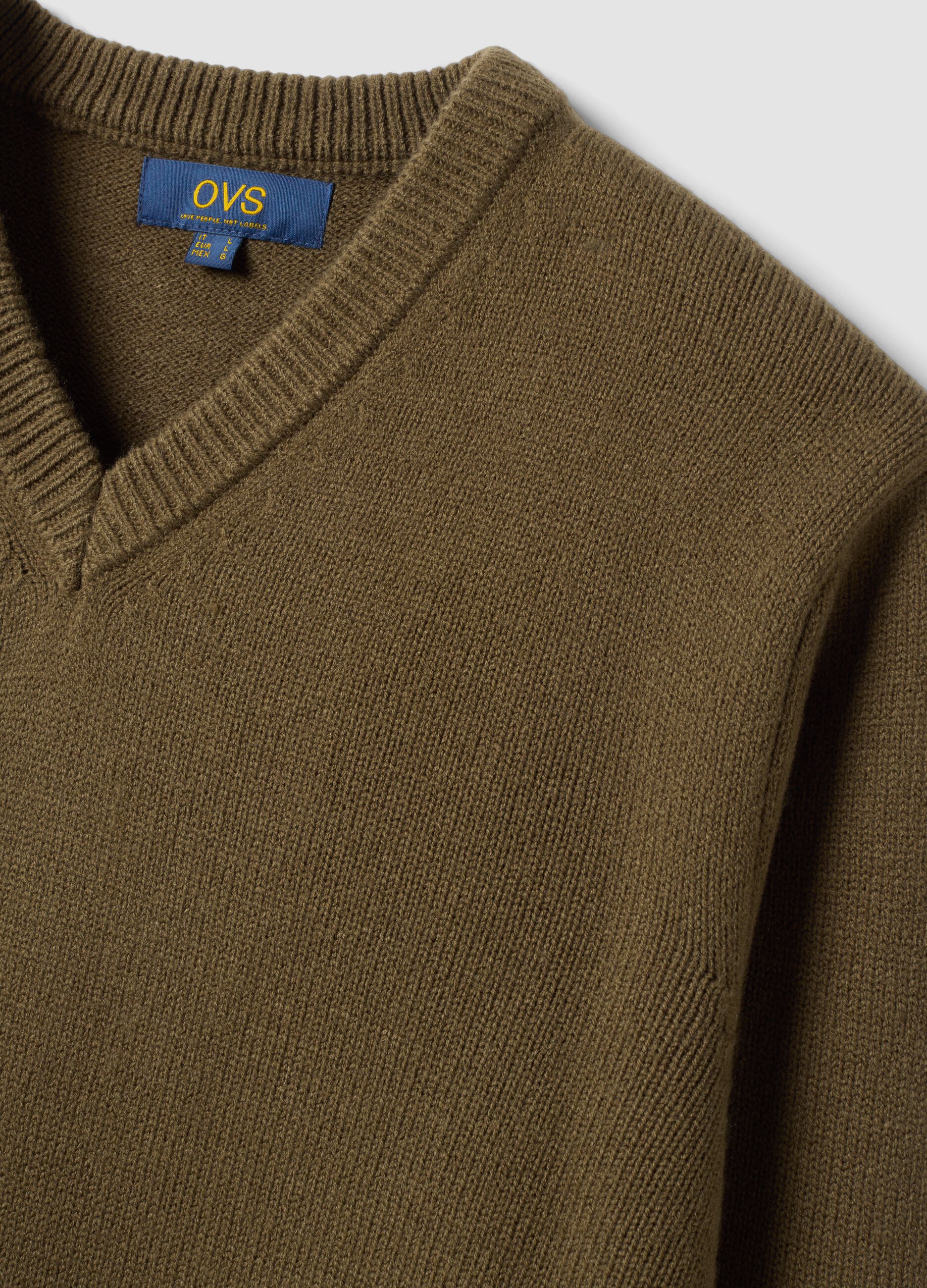 Olivgr&uuml;ner V-Ausschnitt-Pullover in Regular Fit