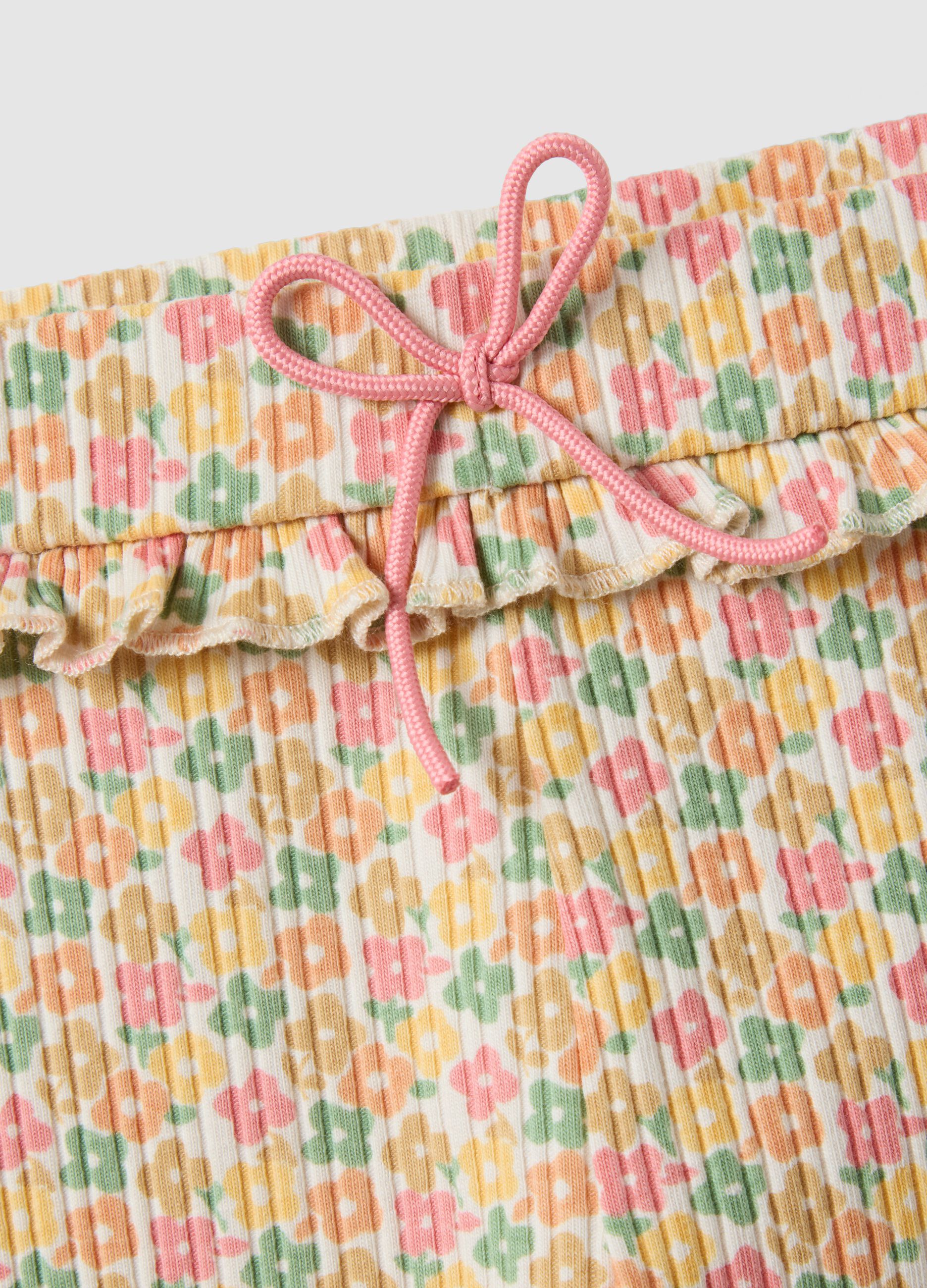 Leggings de menina slim fit em algod&atilde;o el&aacute;stico com padr&atilde;o floral