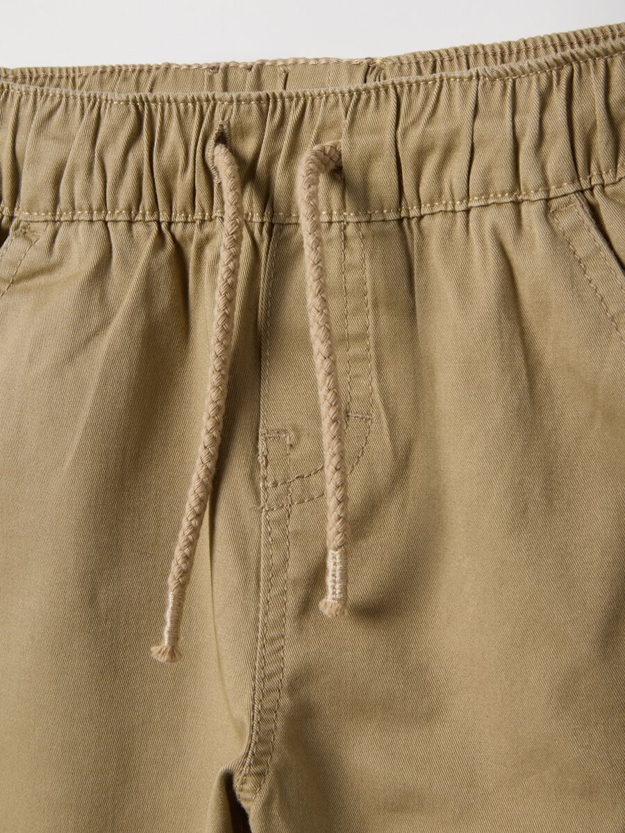 Beige stretch cotton cargo trousers for toddlers regular fit_2