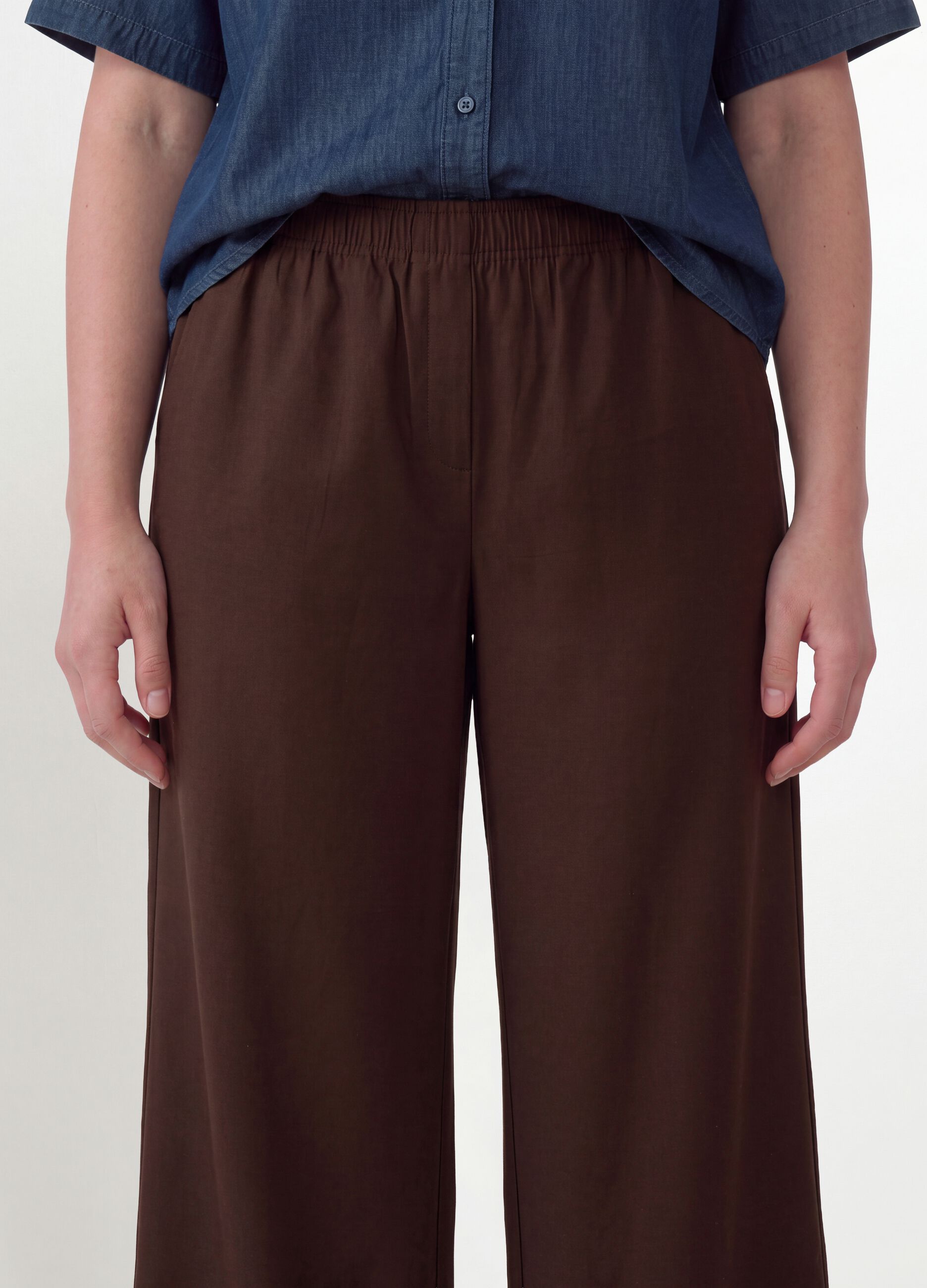 Brown wide-leg trousers in a viscose blend