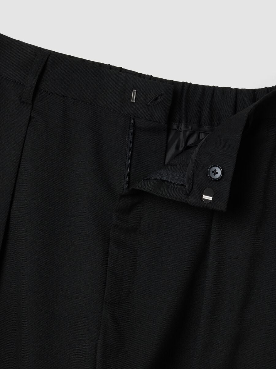Pantaloni neri in viscosa elasticizzata over fit_1