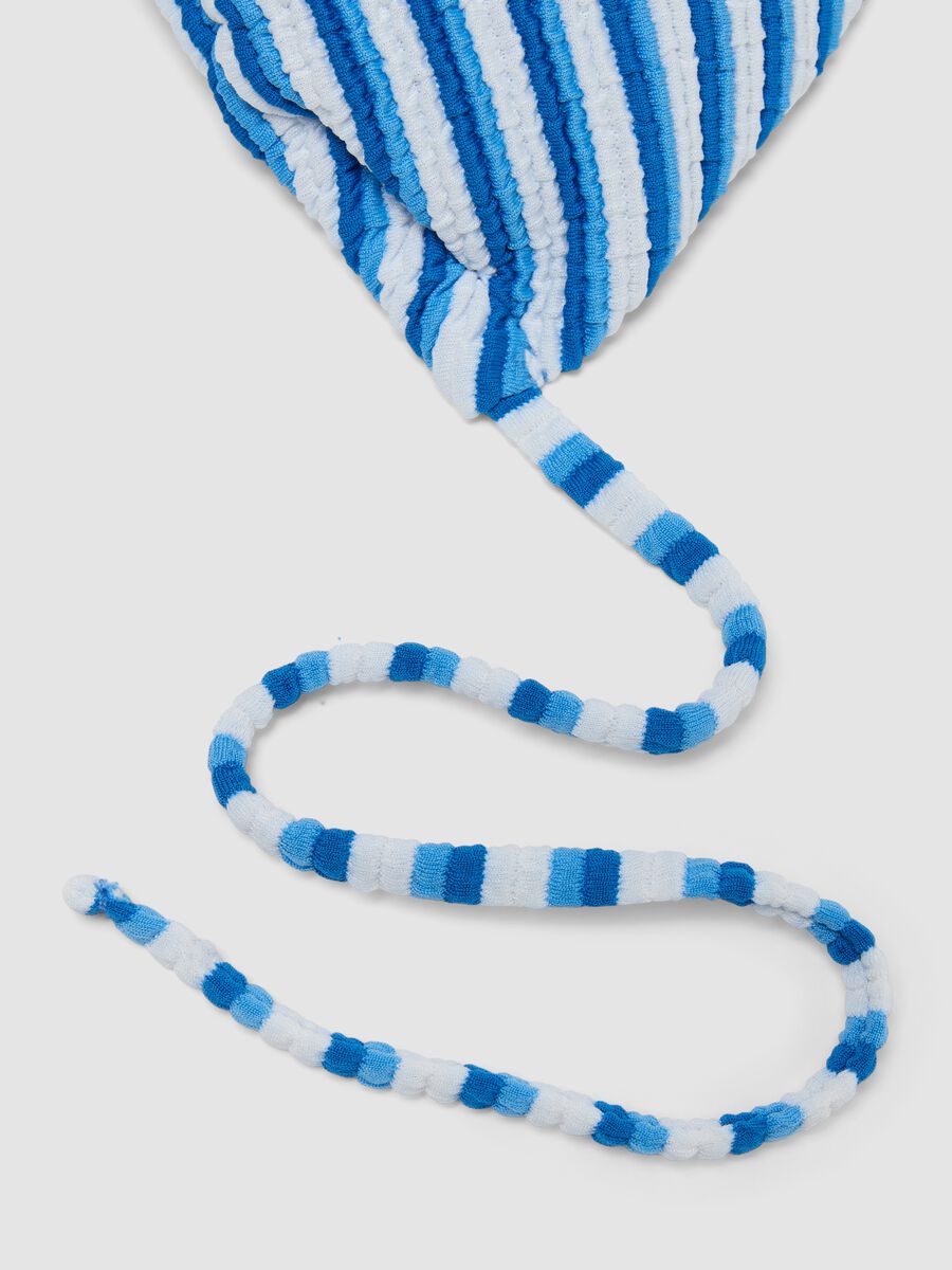 Haut de bikini triangle bleu ciel en tissu extensible_5