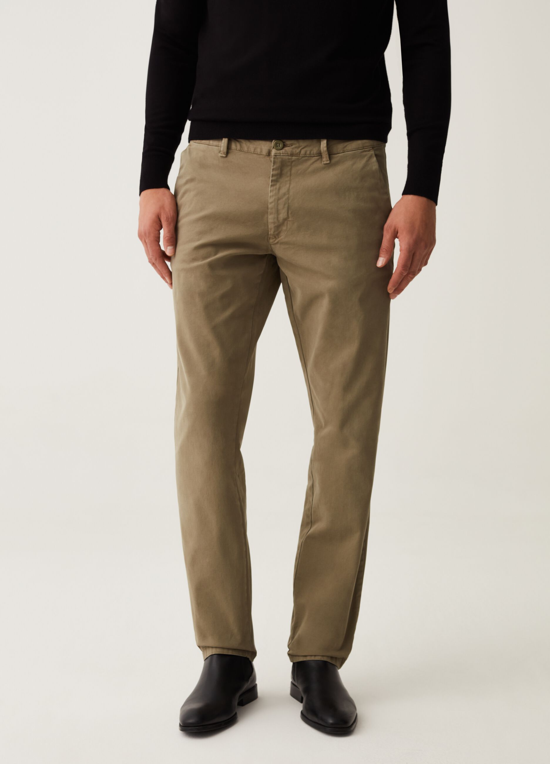 Solid colour stretch chino trousers_1