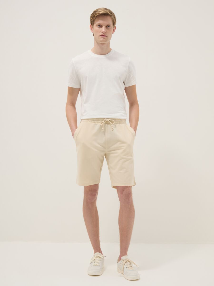 Regular fit beige cotton blend shorts_1