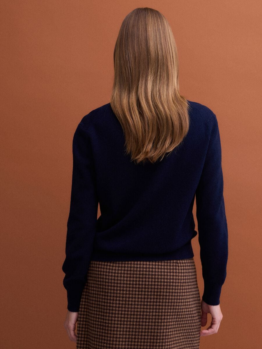 Blue pure wool jumper with deep V-neck_3