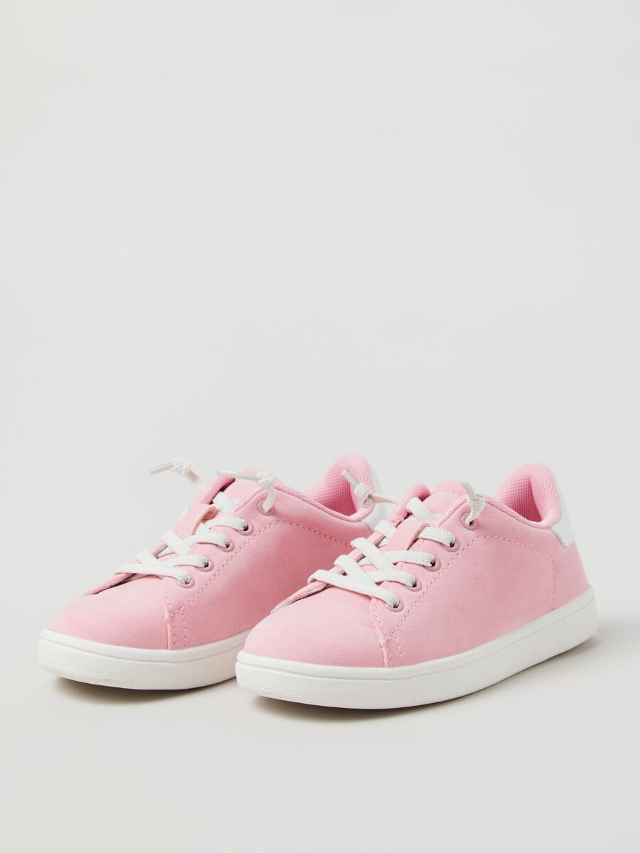 Solid colour sneakers with laces_1