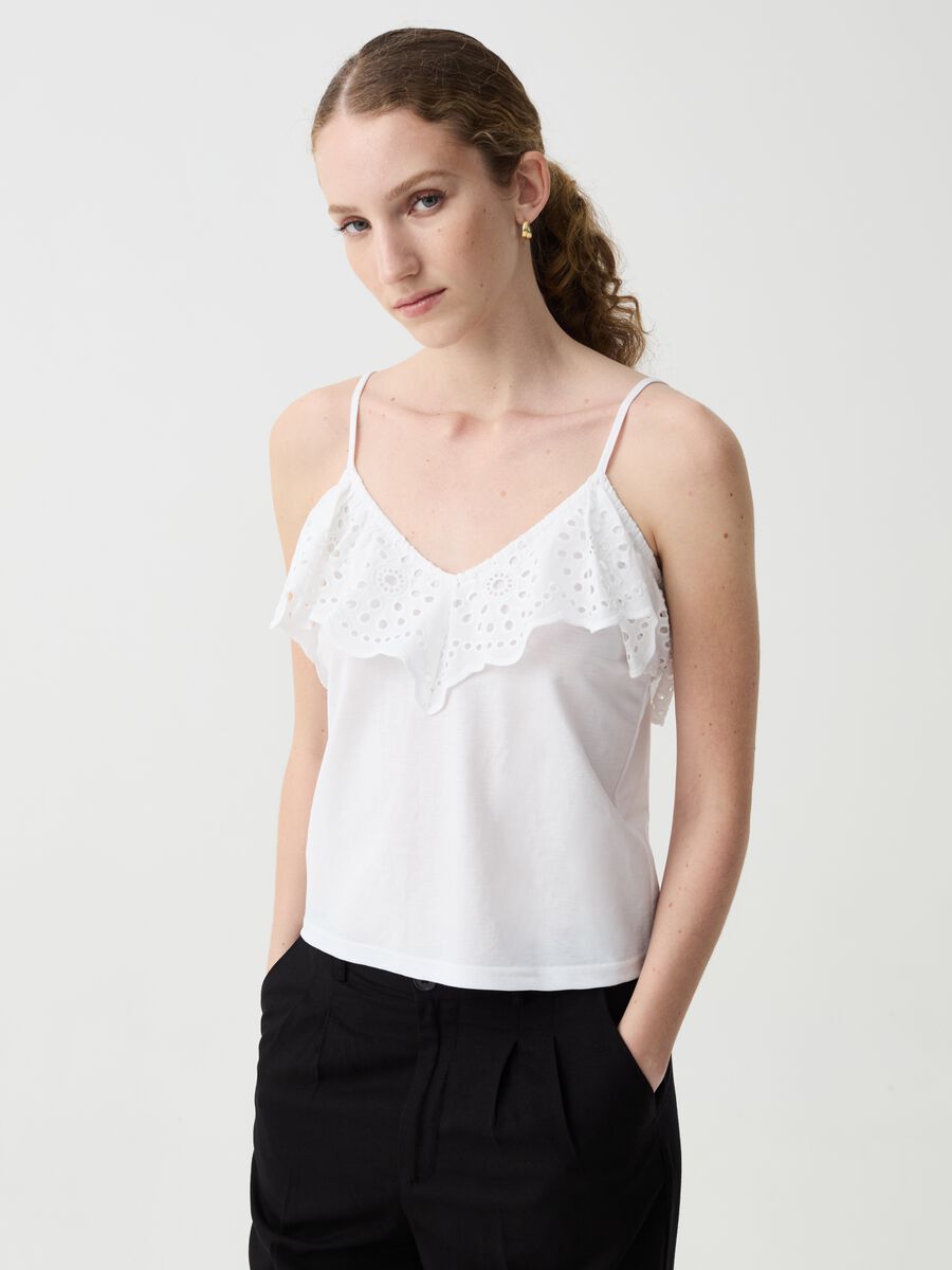 Top with frills in openwork broderie anglaise._1