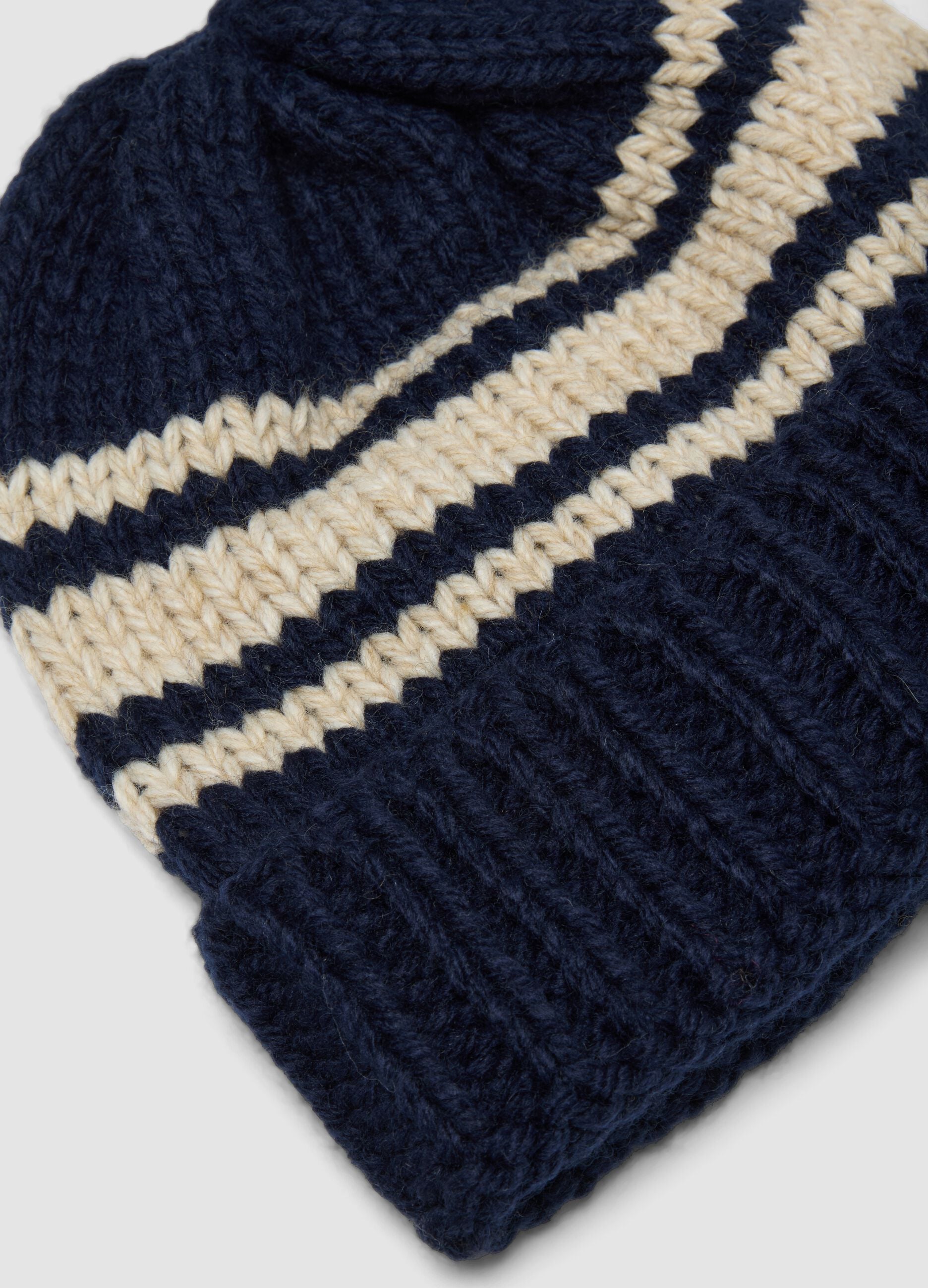 Berretto blu in misto lana a righe
