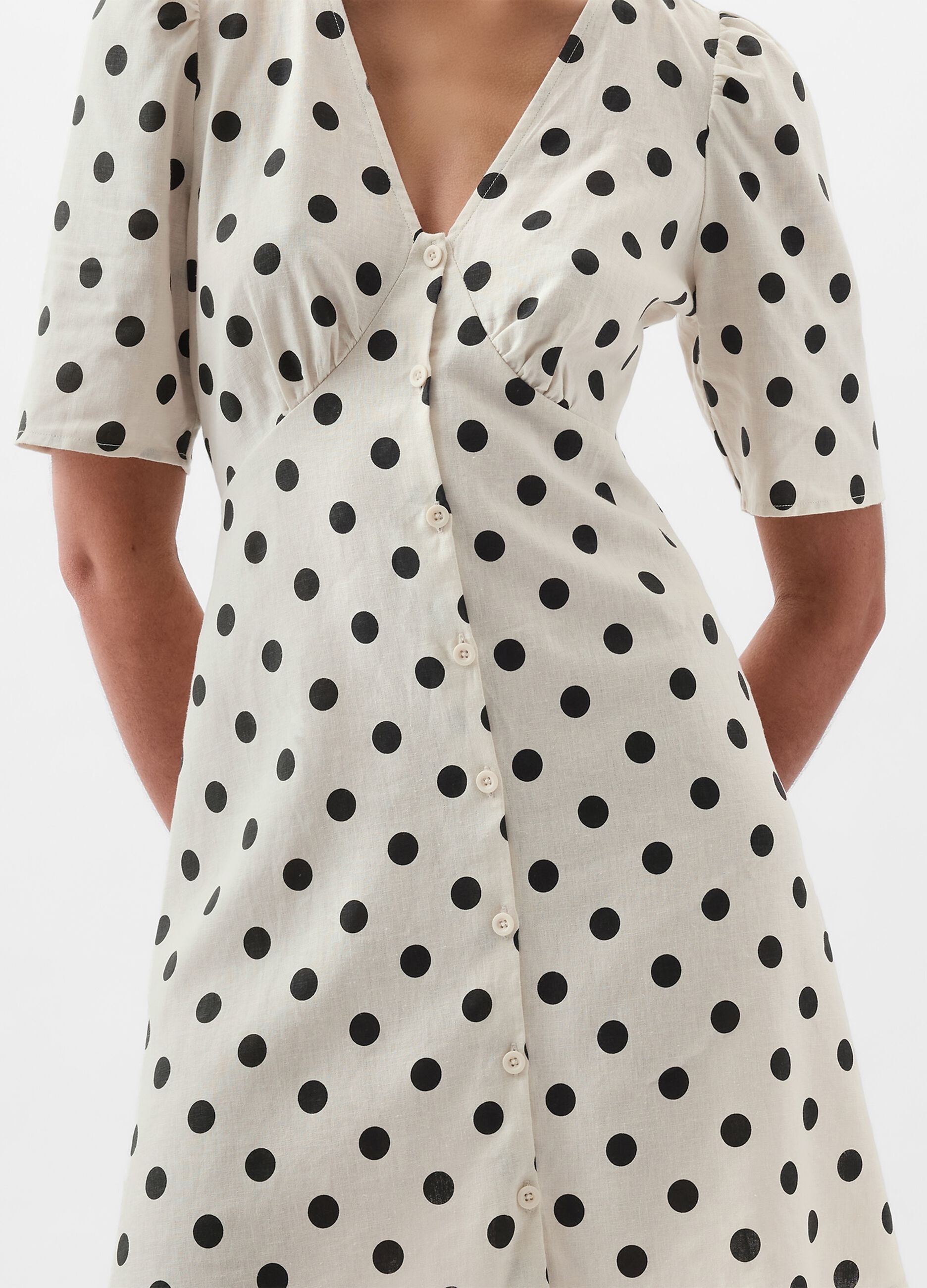 Short polka dot dress with buttons