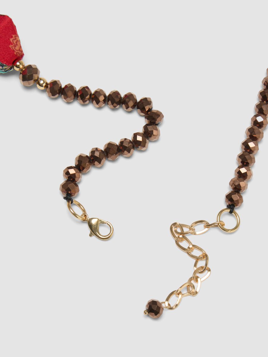 Colar vermelho com contas e detalhes &eacute;tnicos_4