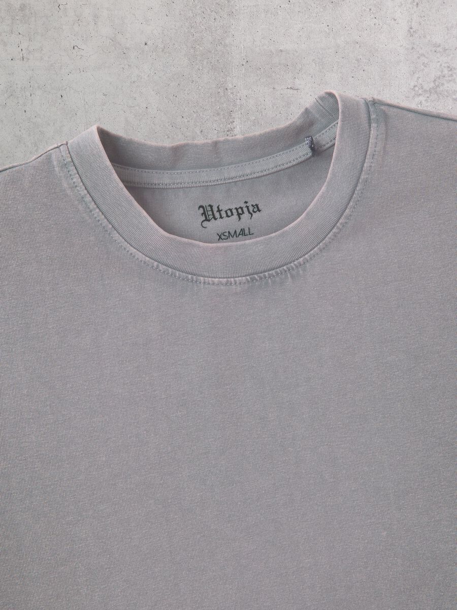 Camiseta crop gris vintage_6