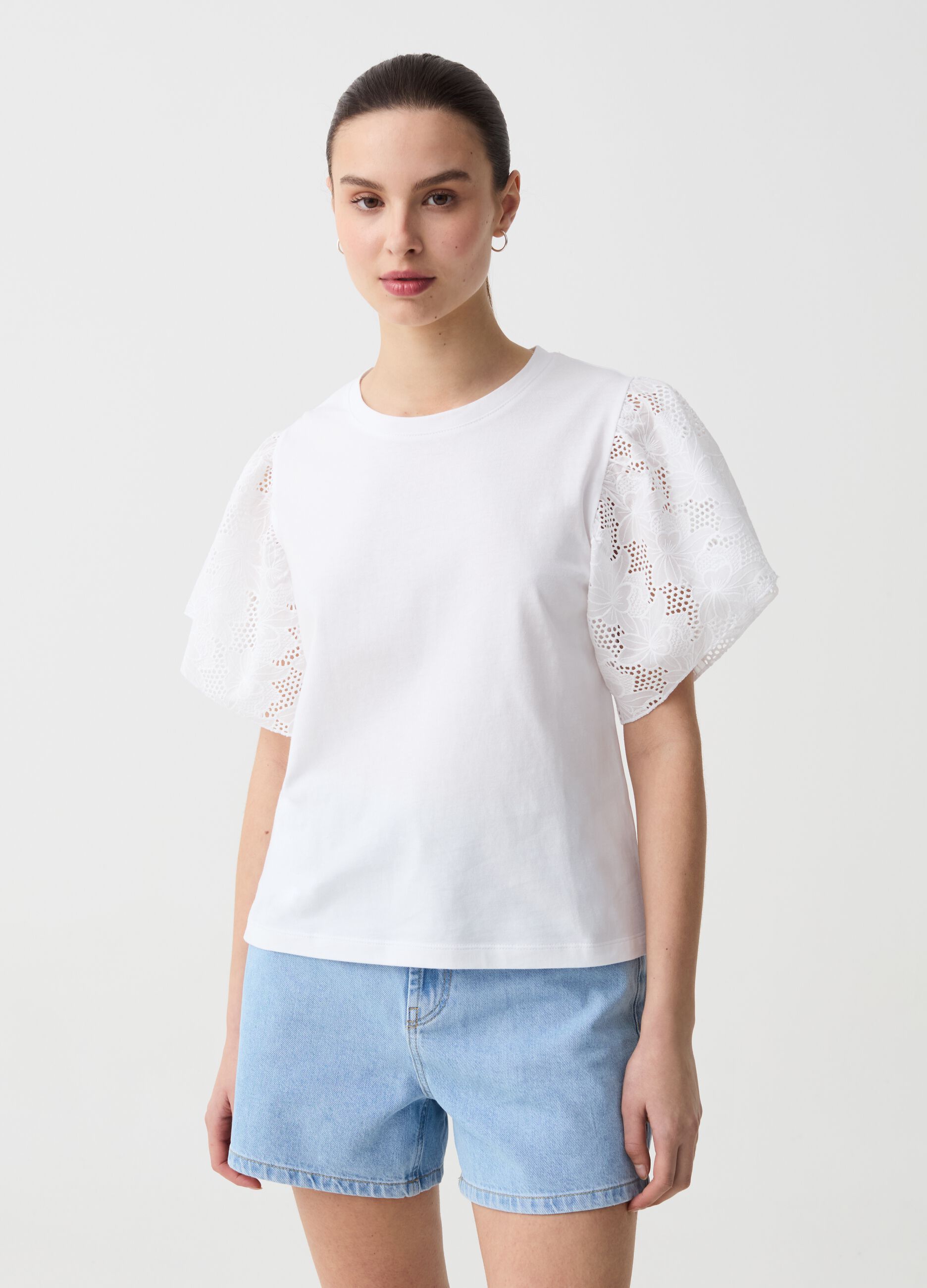 Cotton T-shirt with broderie anglaise sleeves