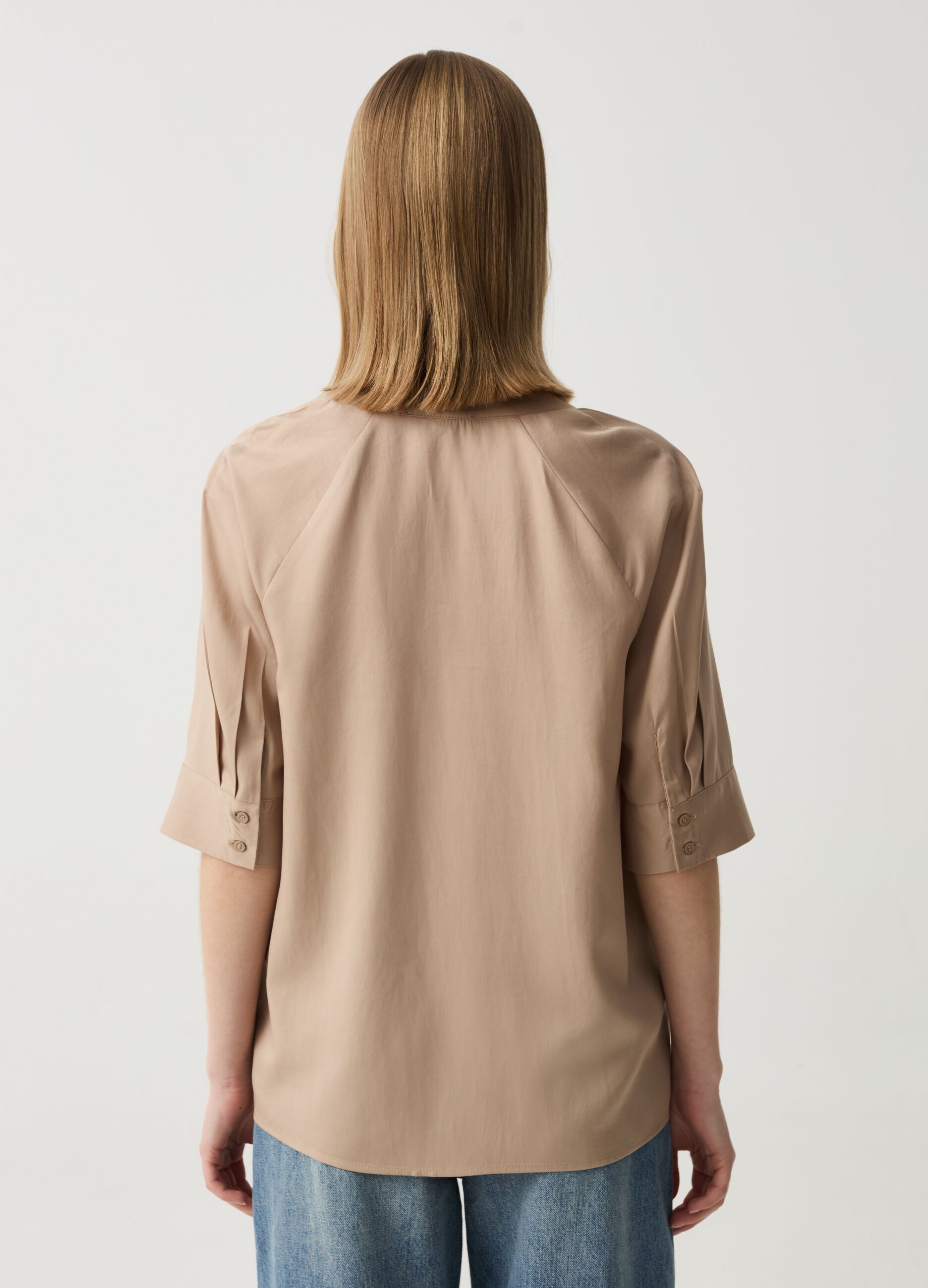 Blouse with elbow-length sleeves