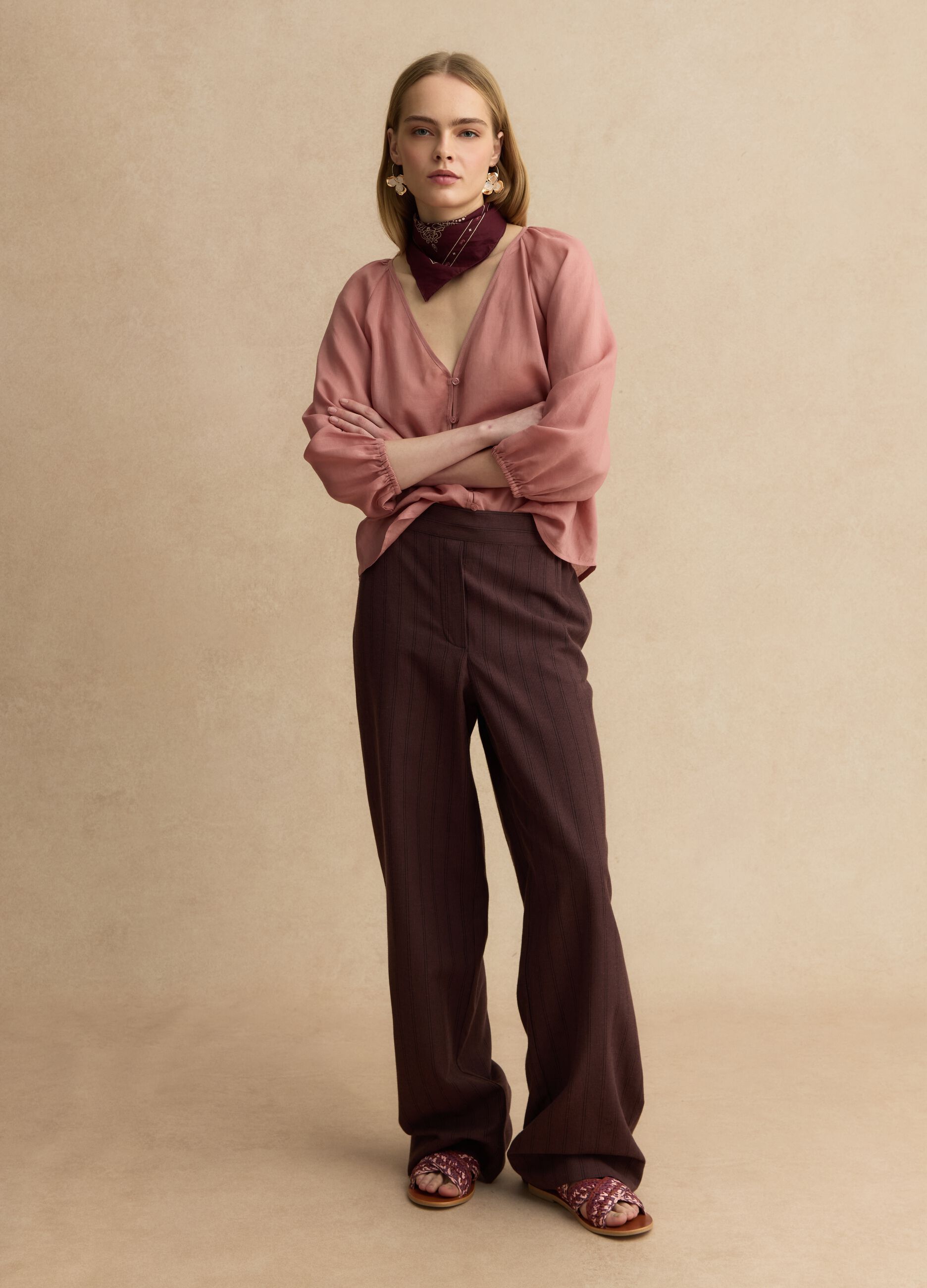 Braune gestreifte Viskose-Mix Hose mit weitem Bein