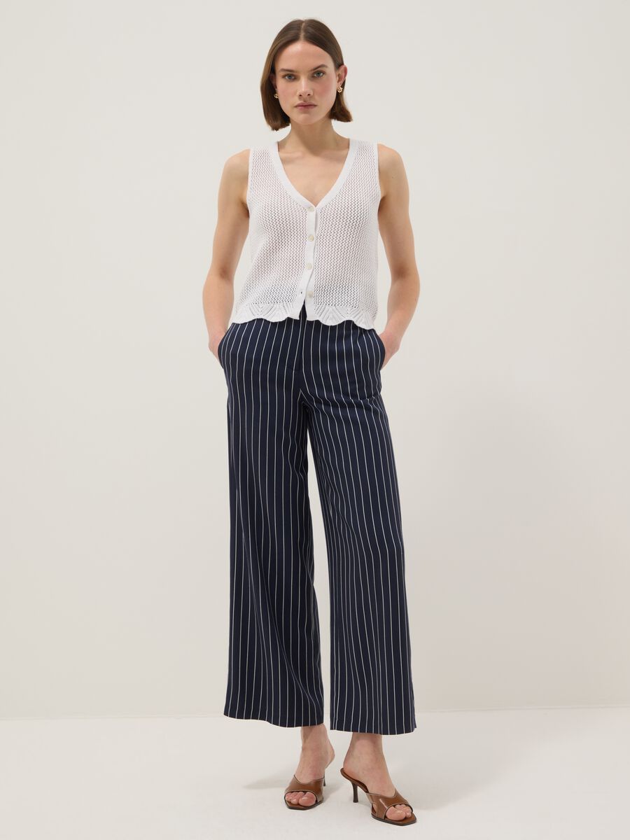 White pure cotton regular fit knitted vest_1