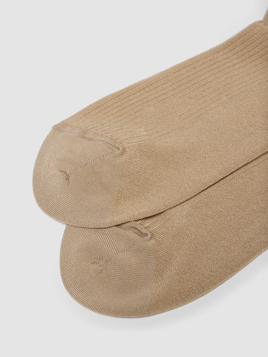Beige lange Socken aus elastischer Viskose_2
