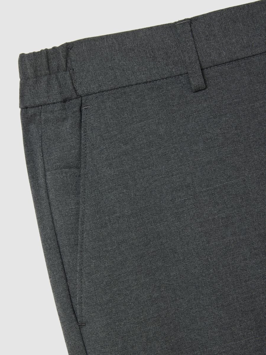 Regular grey trousers in stretch fabric_5