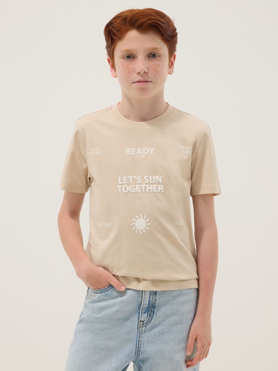 Beige pure cotton regular-fit boys&rsquo; T-shirt with prints_0