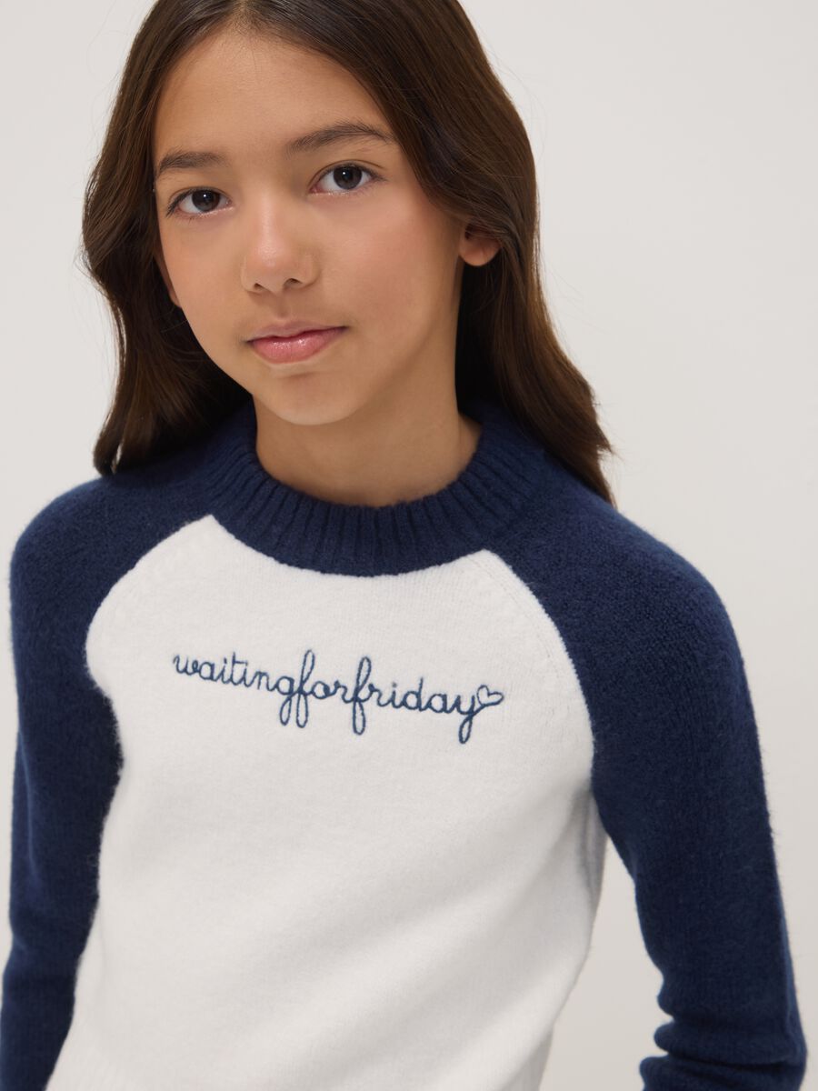 Blaues Stretch-Shirt mit Rundhalsausschnitt_0