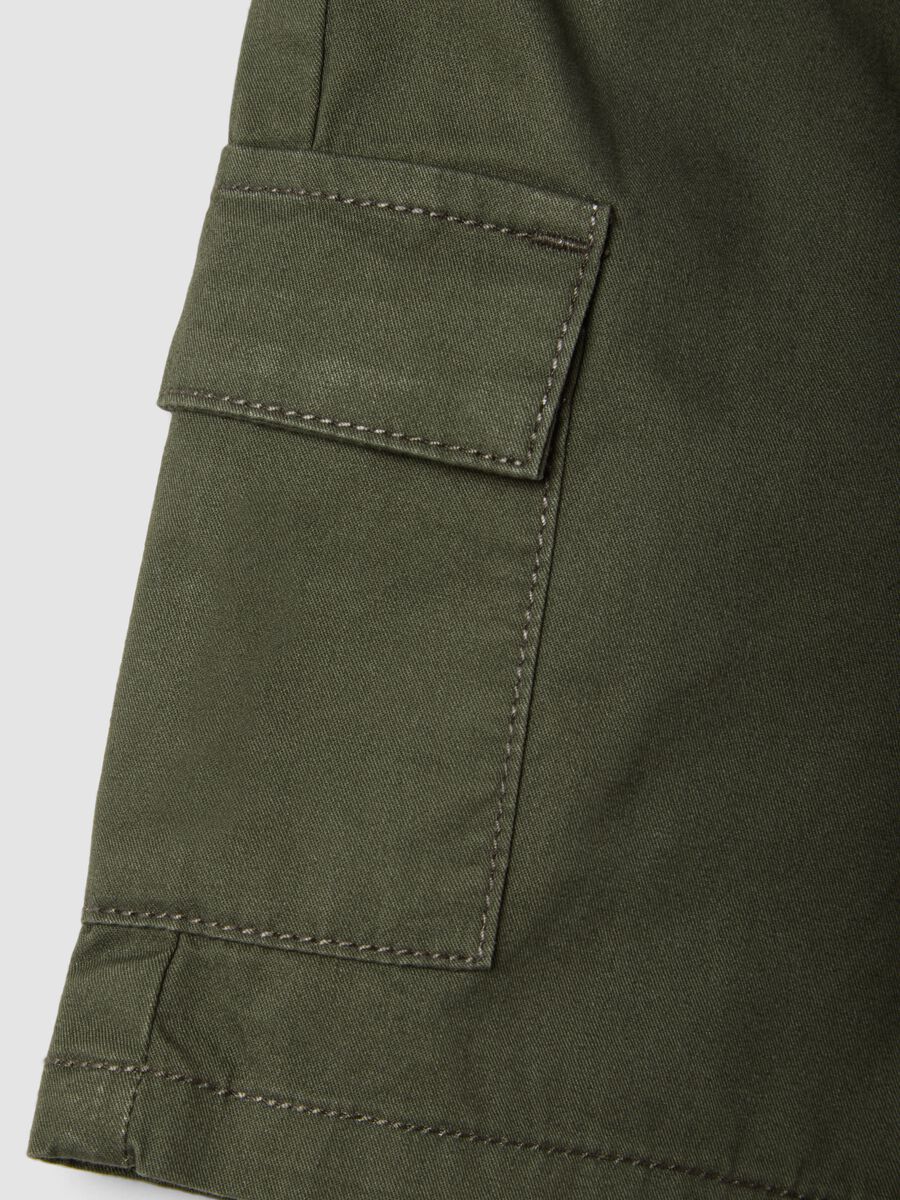 Green pure cotton cargo shorts for boys, regular fit_3