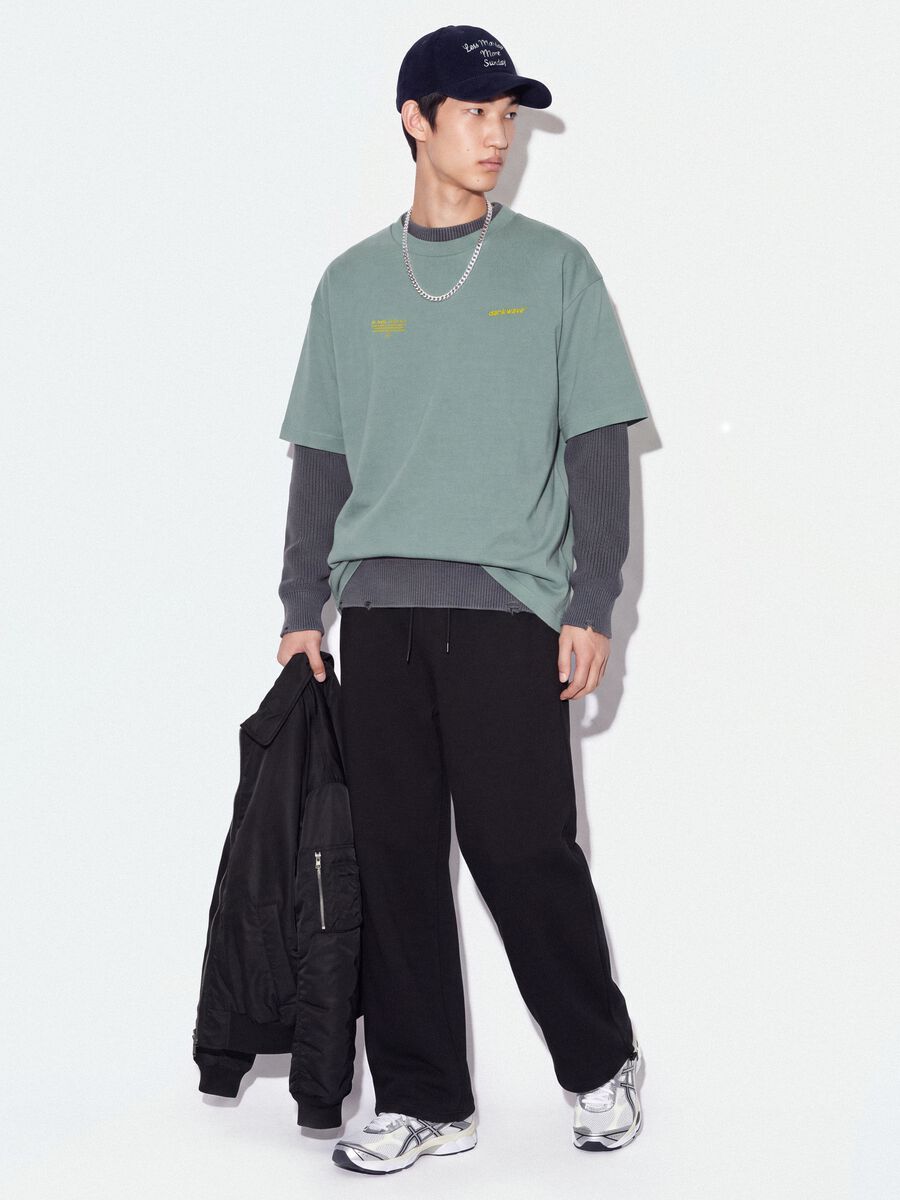 Cal&ccedil;as jogger pretas em algod&atilde;o puro com cintura el&aacute;stica, corte oversized_0