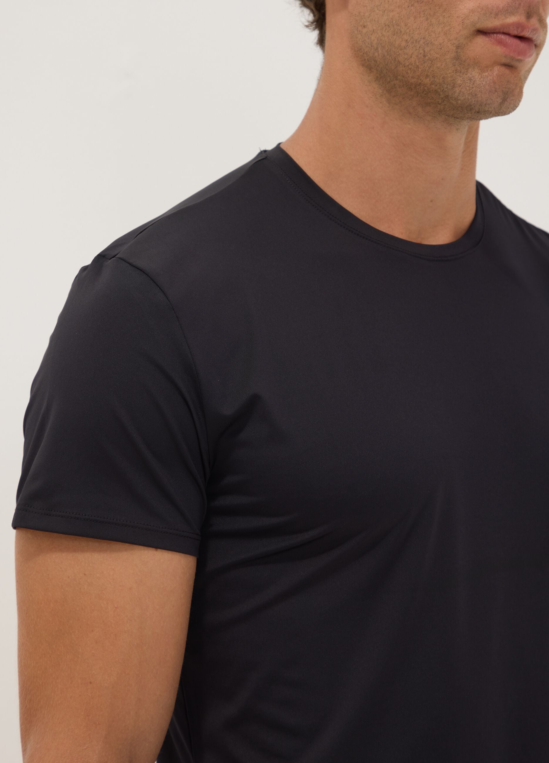 2er-Pack schwarze T-Shirts aus elastischer Mikrofaser, Regular Fit