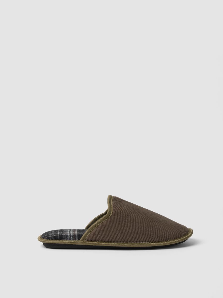 Brown slip-on house slippers with checked lining_0