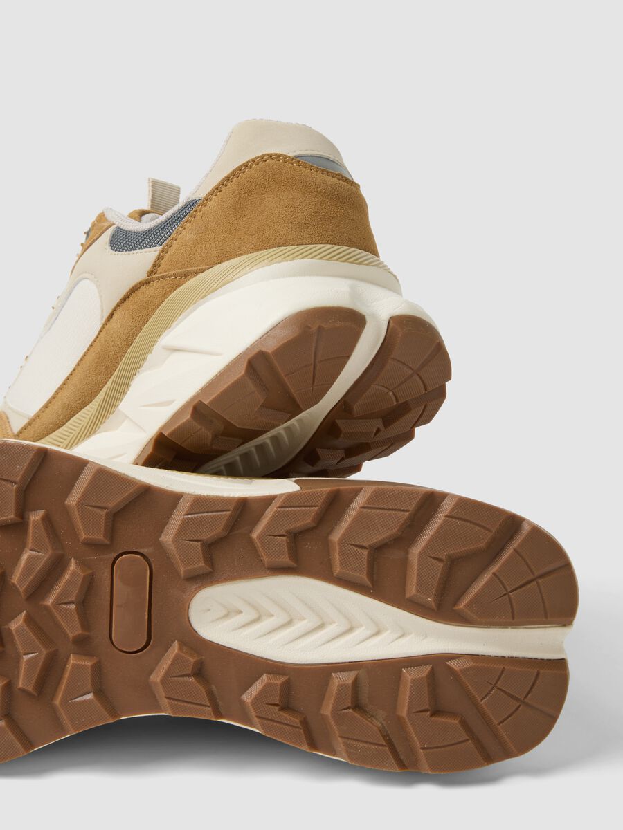 Beige lace-up trainers with contrast inserts_2