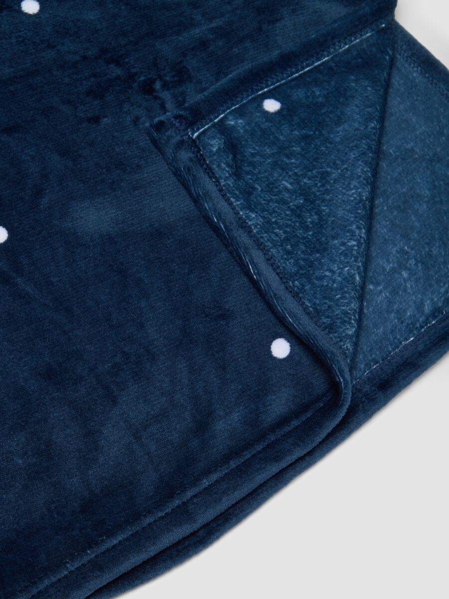 Blue and green throw with tree and polka-dot pattern_2