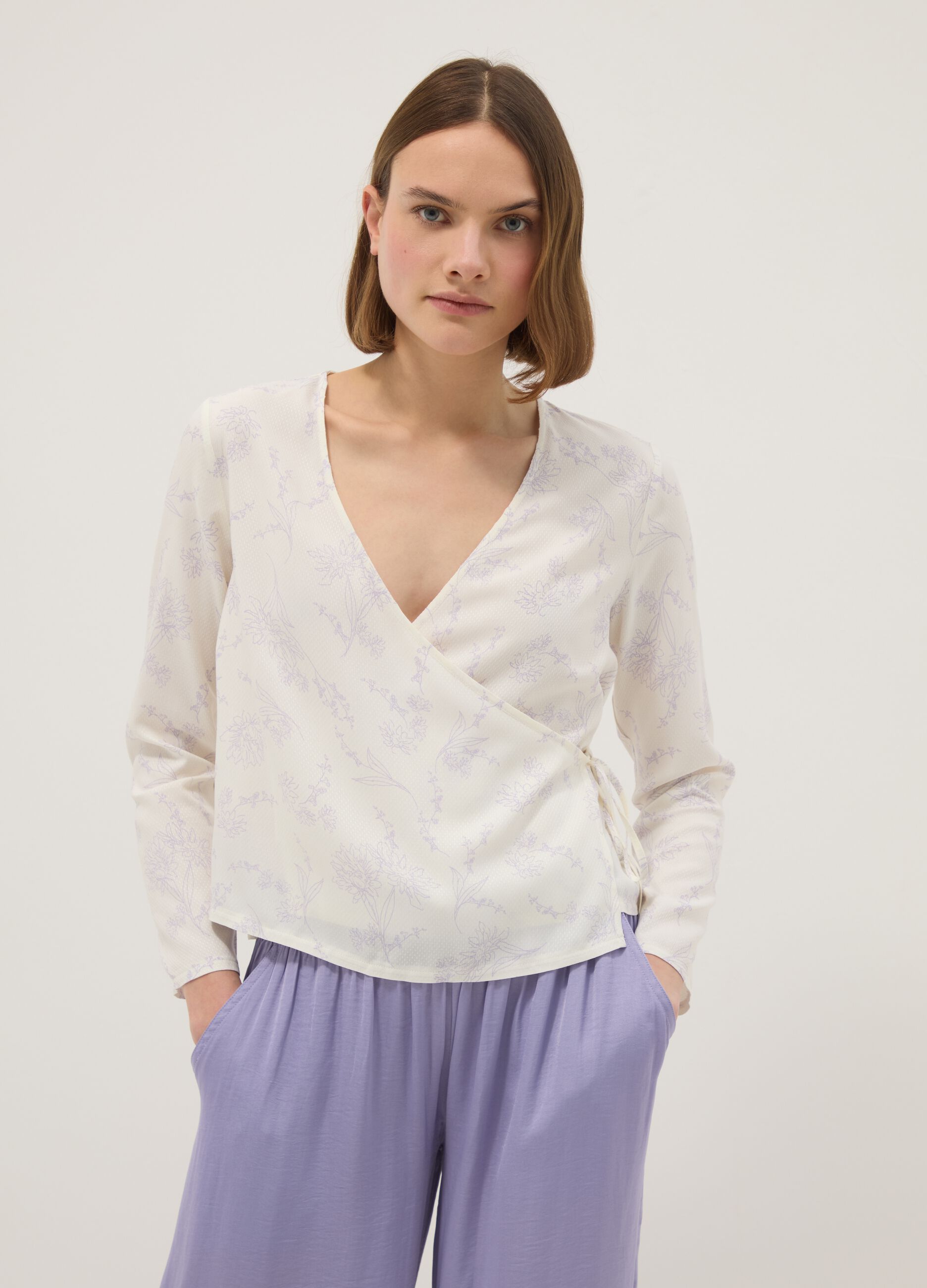 White V-neck pure viscose top regular fit