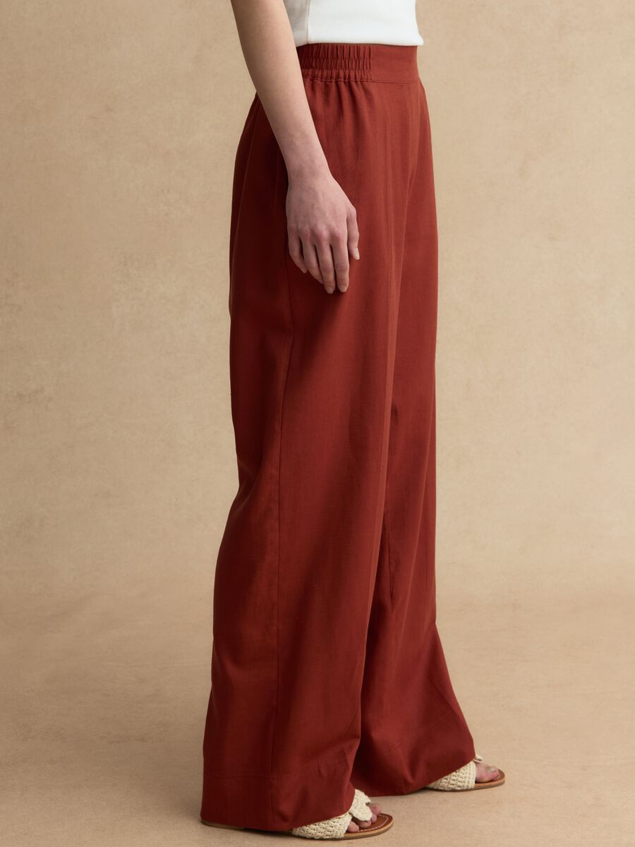 Rote Hose mit weitem Bein aus Leinen-Viskose-Mischung_3